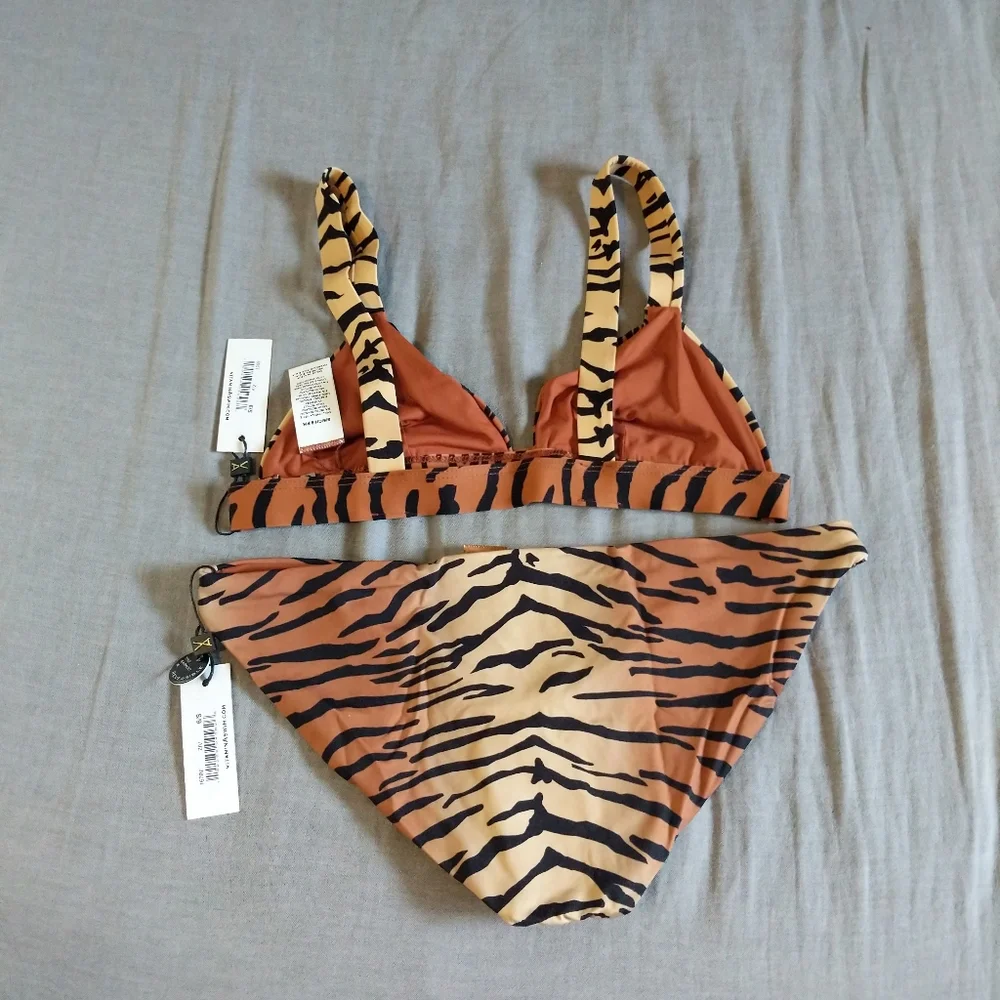 Vitamin A Neutra Top Luciana Bottoms - Picture 2 of 6